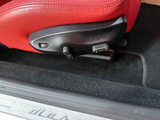 Maserati granturismo 4.2 v8 405pk 2009 youngtimer - afbeelding 30 van  43