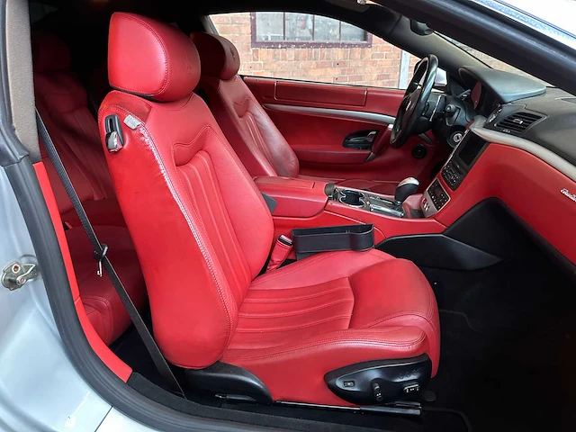 Maserati granturismo 4.2 v8 405pk 2009 youngtimer - afbeelding 33 van  43