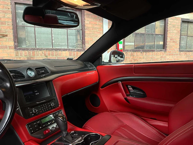 Maserati granturismo s 4.7 v8 440pk 2009 youngtimer - afbeelding 14 van  44