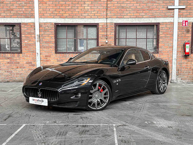 Maserati granturismo s 4.7 v8 440pk mc shift 33.000km 2009 youngtimer - afbeelding 1 van  42
