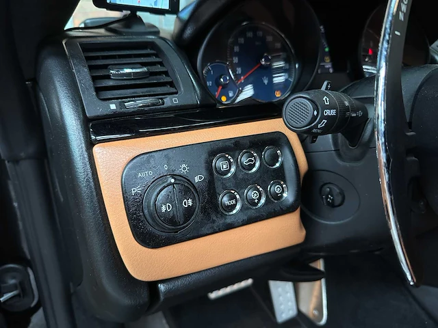 Maserati granturismo s 4.7 v8 440pk mc shift 33.000km 2009 youngtimer - afbeelding 20 van  42