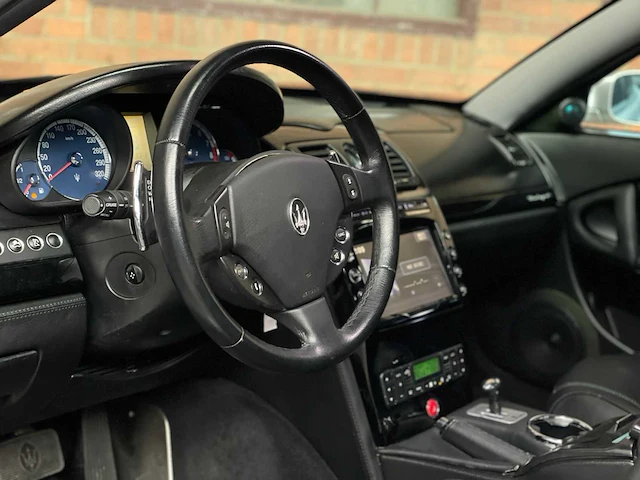 Maserati quattroporte 4.2 v8 400pk 2006 youngtimer - afbeelding 10 van  43
