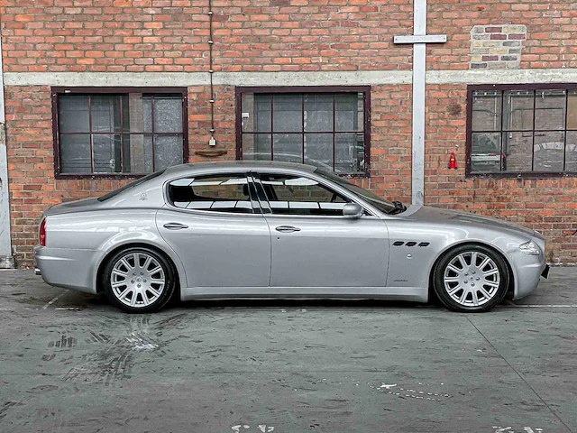 Maserati quattroporte 4.2 v8 400pk 2006 youngtimer - afbeelding 42 van  43