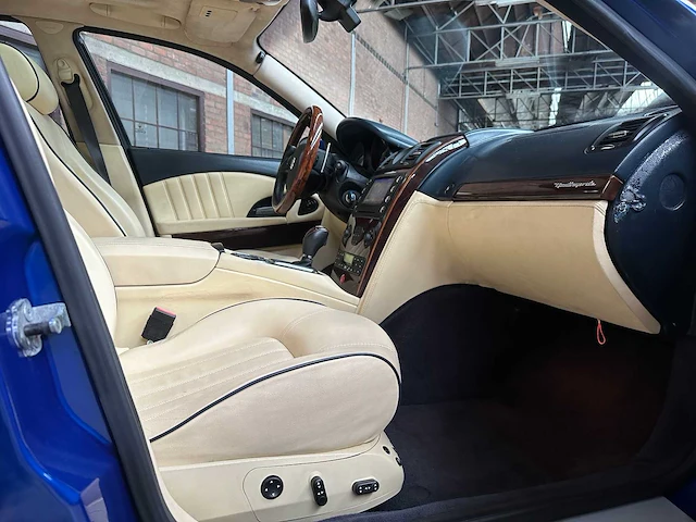 Maserati quattroporte 4.2 v8 400pk 2008 (43.000 km) youngtimer -automaat- - afbeelding 45 van  51