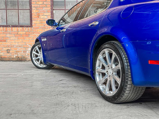 Maserati quattroporte 4.2 v8 400pk 2008 (43.000 km) youngtimer -automaat- - afbeelding 17 van  51
