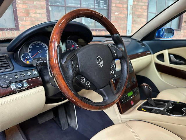 Maserati quattroporte 4.2 v8 400pk 2008 (43.000 km) youngtimer -automaat- - afbeelding 24 van  51