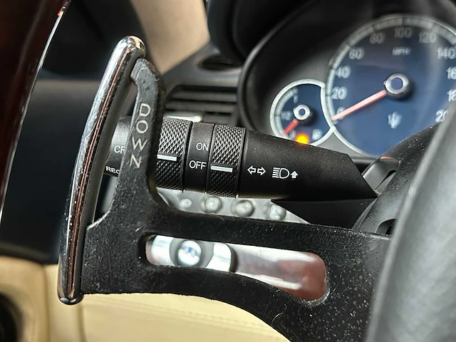 Maserati quattroporte 4.2 v8 400pk 2008 (43.000 km) youngtimer -automaat- - afbeelding 32 van  51