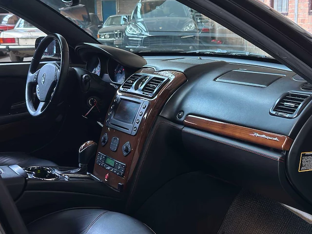 Maserati quattroporte 4.2 v8 400pk zf -automaat- 2007 youngtimer - afbeelding 32 van  47