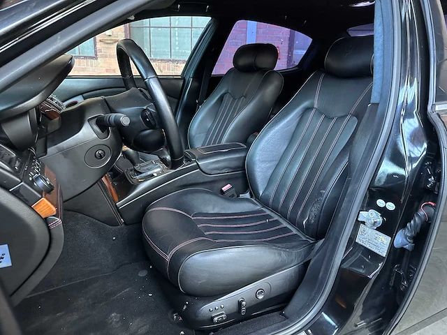 Maserati quattroporte 4.2 v8 400pk zf -automaat- 2007 youngtimer - afbeelding 33 van  47