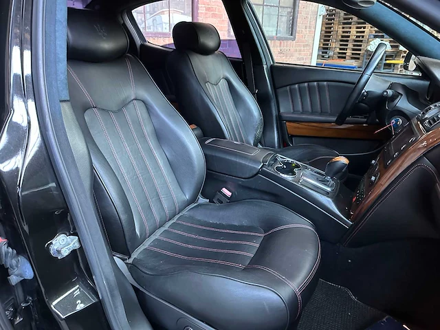 Maserati quattroporte 4.2 v8 400pk zf -automaat- 2007 youngtimer - afbeelding 38 van  47
