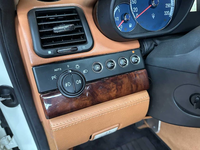 Maserati quattroporte 4.2 v8 400pk zf -automaat- 2008 youngtimer - afbeelding 13 van  43