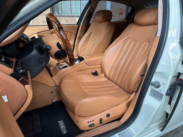 Maserati quattroporte 4.2 v8 400pk zf -automaat- 2008 youngtimer - afbeelding 32 van  43