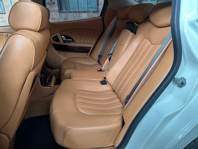 Maserati quattroporte 4.2 v8 400pk zf -automaat- 2008 youngtimer - afbeelding 33 van  43