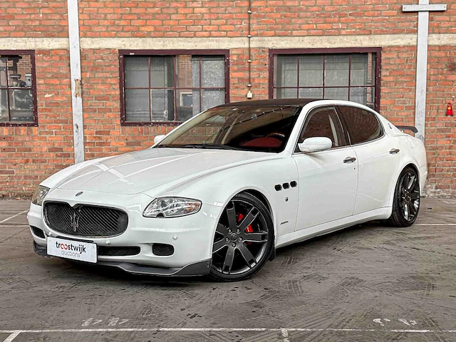 Maserati quattroporte 4.2 v8 400pk zf automaat 2007 youngtimer - afbeelding 1 van  43