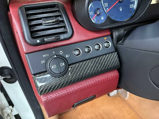 Maserati quattroporte 4.2 v8 400pk zf automaat 2007 youngtimer - afbeelding 13 van  43