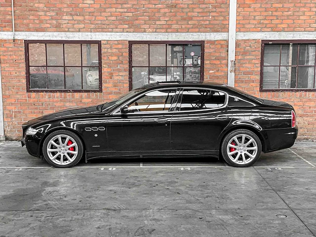 Maserati quattroporte 4.2 v8 400pk zf automaat 2008 youngtimer - afbeelding 18 van  47