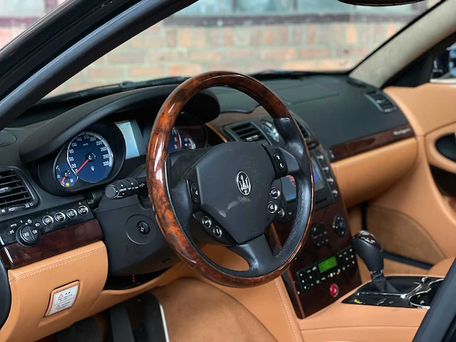 Maserati quattroporte 4.2 v8 400pk zf automaat 2008 youngtimer - afbeelding 19 van  47