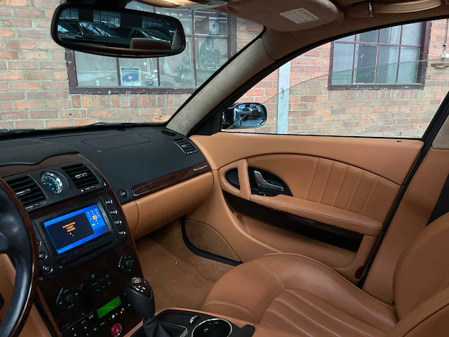 Maserati quattroporte 4.2 v8 400pk zf automaat 2008 youngtimer - afbeelding 21 van  47