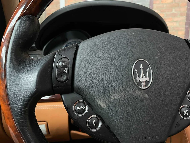 Maserati quattroporte 4.2 v8 400pk zf automaat 2008 youngtimer - afbeelding 23 van  47