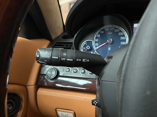 Maserati quattroporte 4.2 v8 400pk zf automaat 2008 youngtimer - afbeelding 25 van  47