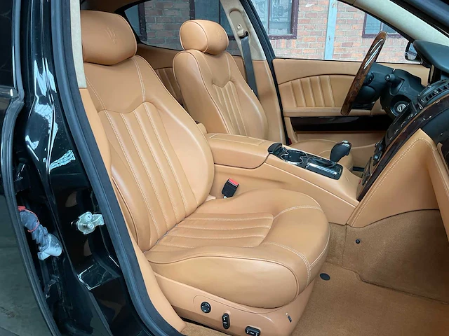 Maserati quattroporte 4.2 v8 400pk zf automaat 2008 youngtimer - afbeelding 44 van  47