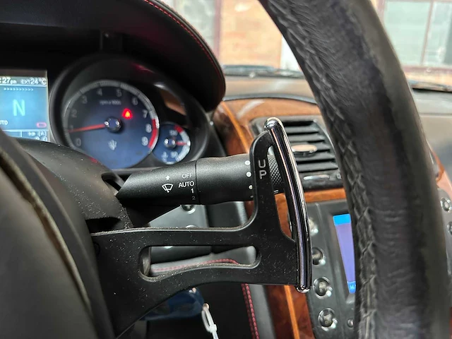 Maserati quattroporte 4.2 v8 (41.000 km) 400pk 2005 -youngtimer- - afbeelding 17 van  42