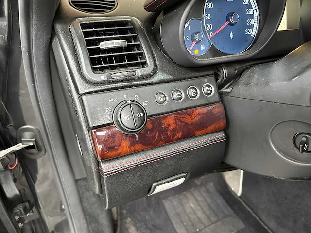 Maserati quattroporte 4.2 v8 (41.000 km) 400pk 2005 -youngtimer- - afbeelding 13 van  42