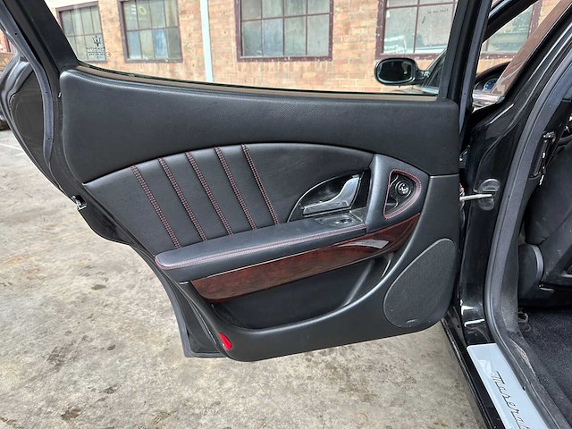 Maserati quattroporte 4.2 v8 (41.000 km) 400pk 2005 -youngtimer- - afbeelding 25 van  42