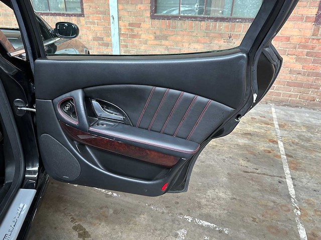 Maserati quattroporte 4.2 v8 (41.000 km) 400pk 2005 -youngtimer- - afbeelding 27 van  42