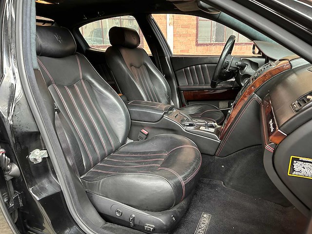 Maserati quattroporte 4.2 v8 (41.000 km) 400pk 2005 -youngtimer- - afbeelding 33 van  42