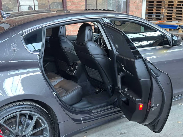 Maserati quattroporte gts 3.8 v8 530pk 2017 (new-model) - afbeelding 33 van  49