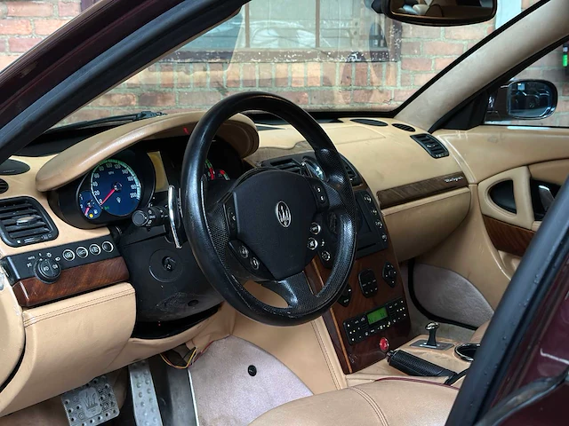Maserati quattroporte sport gt 400pk 2006 youngtimer - afbeelding 17 van  43