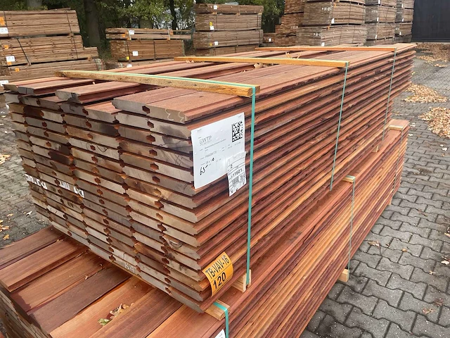 Massaranduba damwand-/ paardenbox profiel 2000-2500x140x28mm (110x) - afbeelding 4 van  4