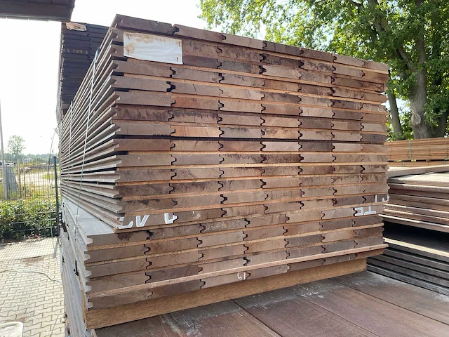 Massaranduba damwand- / paardenbox profiel 2000x145x28mm (63x) - afbeelding 3 van  3