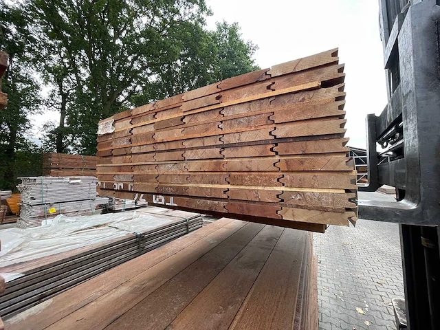 Massaranduba damwand- / paardenbox profiel 2000x145x28mm (70x) - afbeelding 2 van  3