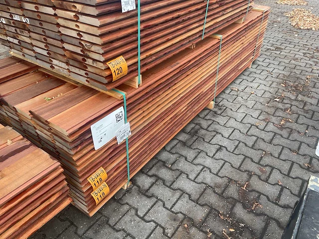 Massaranduba damwand-/ paardenbox profiel 3000x140x28mm (58x) - afbeelding 4 van  4