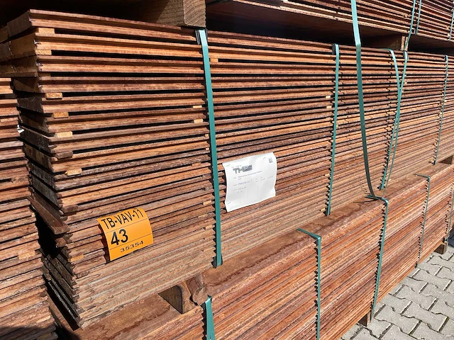 Massaranduba damwand- / paardenbox profiel 3000x200x28mm (90x) - afbeelding 4 van  4