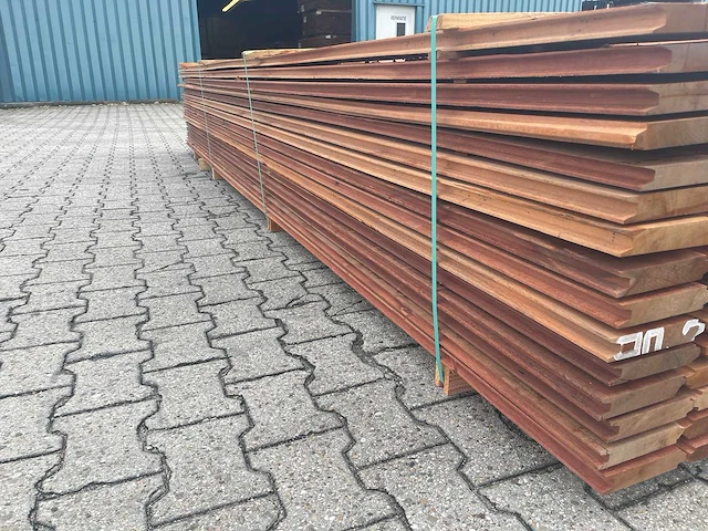 Massaranduba damwand-/ paardenbox profiel 4000x140x28mm (102x) - afbeelding 2 van  4