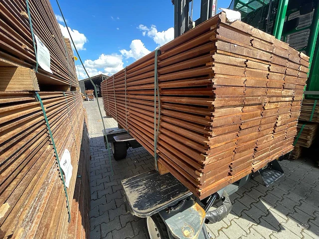 Massaranduba damwand- / paardenbox profiel 4000x200x28mm (60x) - afbeelding 2 van  4