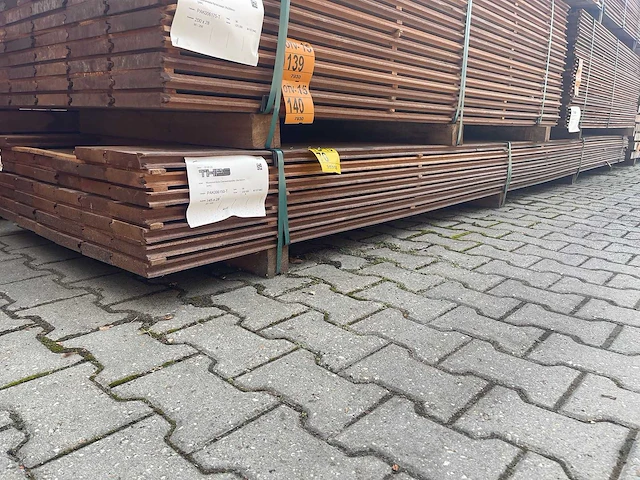 Massaranduba damwand- / paardenbox profiel 5000x145x28mm (46x) - afbeelding 4 van  4