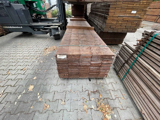 Massaranduba damwand- / paardenbox profiel 5000x200x28mm (75x) - afbeelding 1 van  3