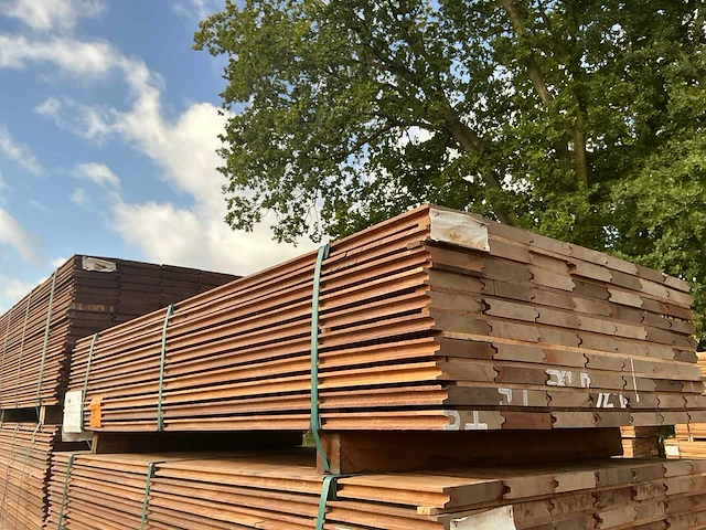 Massaranduba damwand -/paardenboxprofiel 2000x145x28mm (70x) - afbeelding 4 van  4