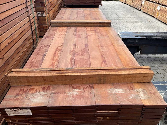 Massaranduba damwand- /paardenboxprofiel 3000x145x28mm (66x) - afbeelding 1 van  3