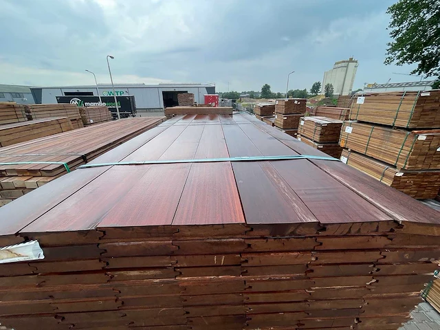 Massaranduba damwand 2500x145x28mm (133x) - afbeelding 1 van  3