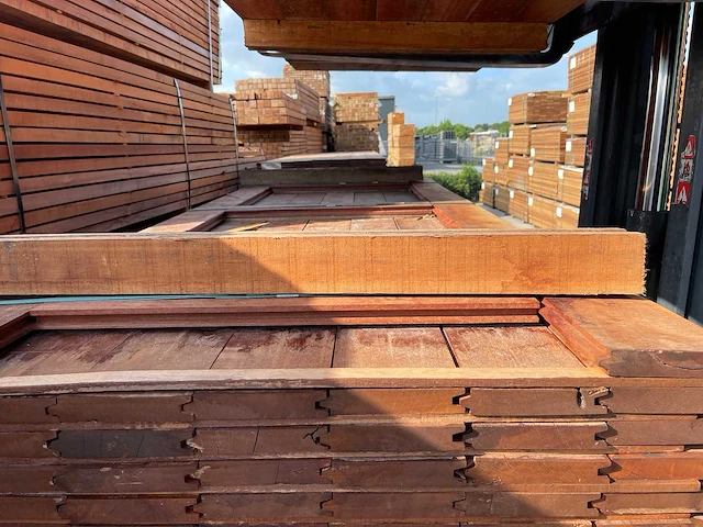 Massaranduba damwand 2500x145x28mm (51x) - afbeelding 1 van  3