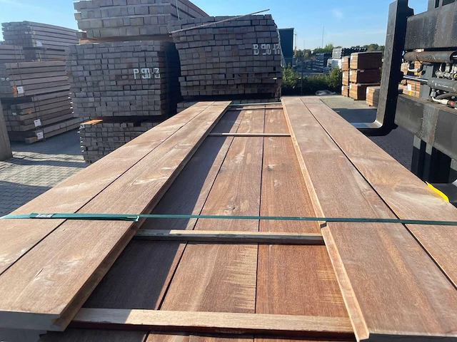 Massaranduba damwand-/paardenboxprofiel 2500x145x28mm (11x) - afbeelding 1 van  3