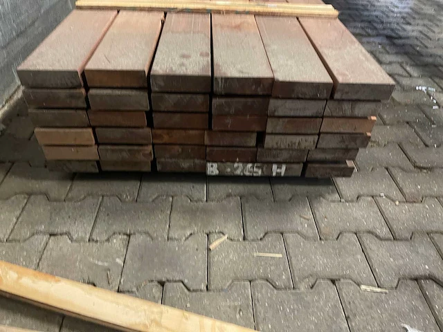 Massaranduba hardhouten balken geschaafd 45x145mm, lengte 460-490cm (63x) - afbeelding 3 van  3