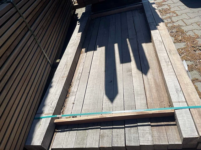 Massaranduba hardhouten palen fijnbezaagd 70x70mm, lengte 200cm (18x) - afbeelding 1 van  3