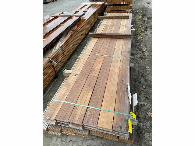 Massaranduba hardhouten schuttingplanken 16x140mm, lengte 400cm (30x) - afbeelding 1 van  3