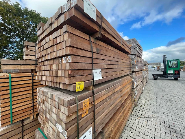 Massaranduba palen fijnbezaagd 2750x60x60mm (135x) - afbeelding 4 van  4